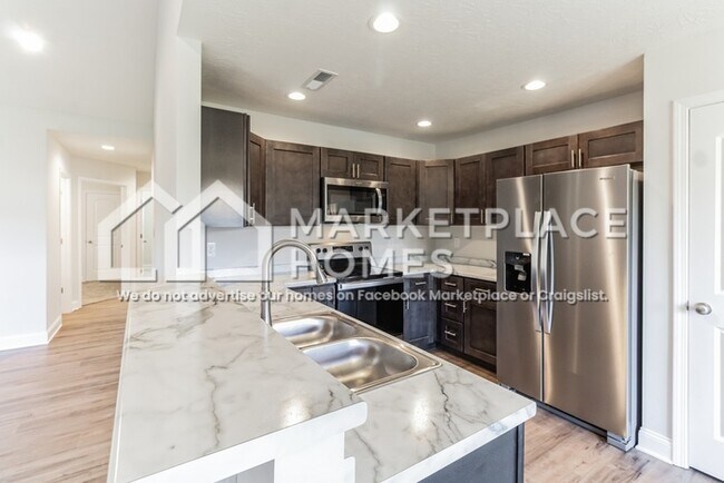 Building Photo - 441 Deluth Dr