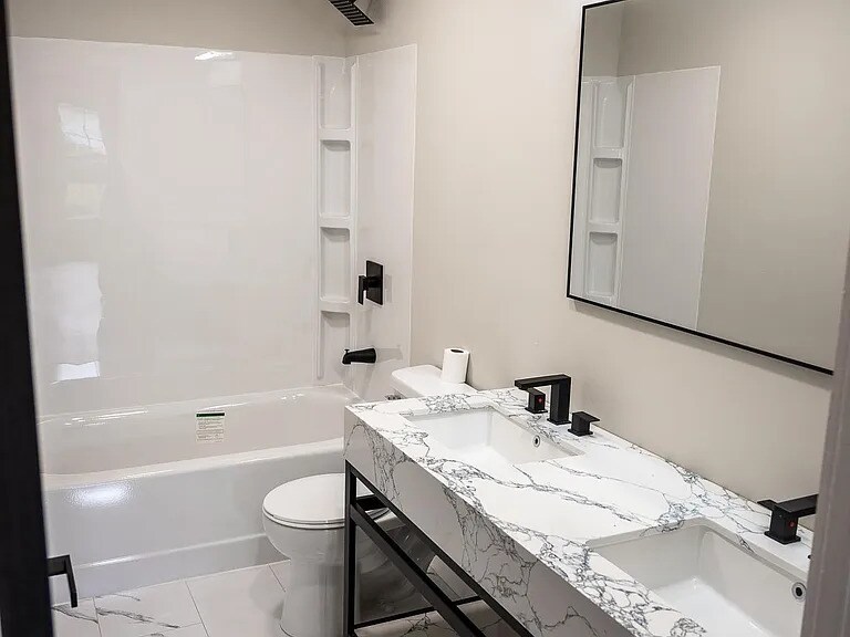 Building Photo - 916 E Dixon St