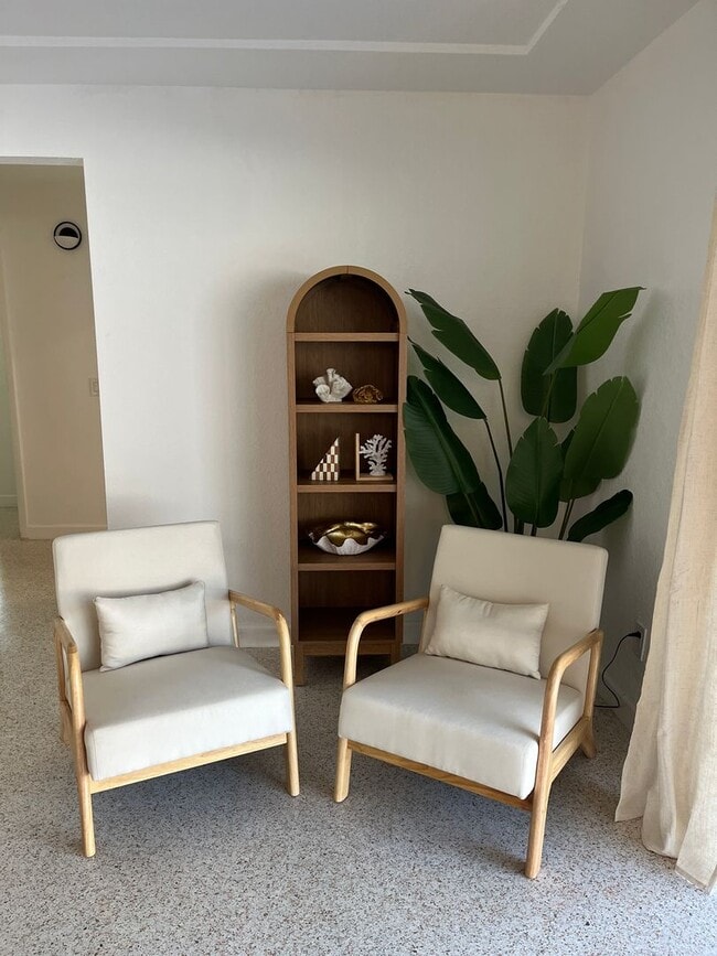 Building Photo - Stunning Seminole Home with Private Pool | 3 Bed / 2 Bath