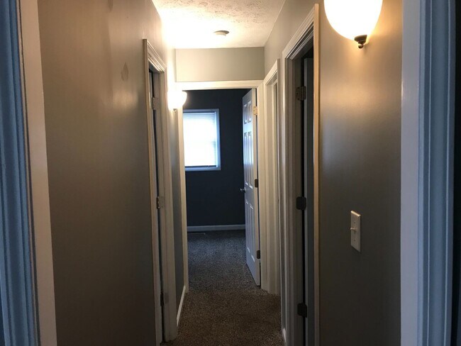 Building Photo - Eagledale - 3 BR home