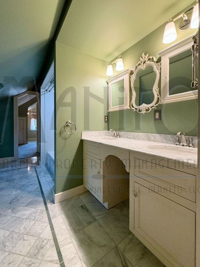 Building Photo - **COMING SOON** South Hill Swank