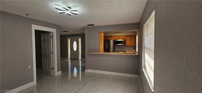 Building Photo - 606 SE 13th Ct