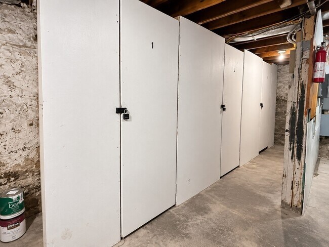 Building Photo - 13 Hendry St
