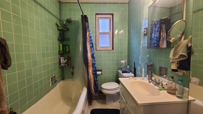 Building Photo - 49 Hudson Pl