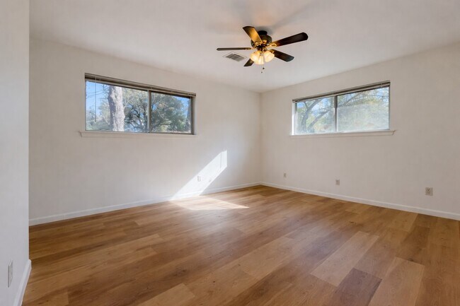 Building Photo - 1220 Kelving Way