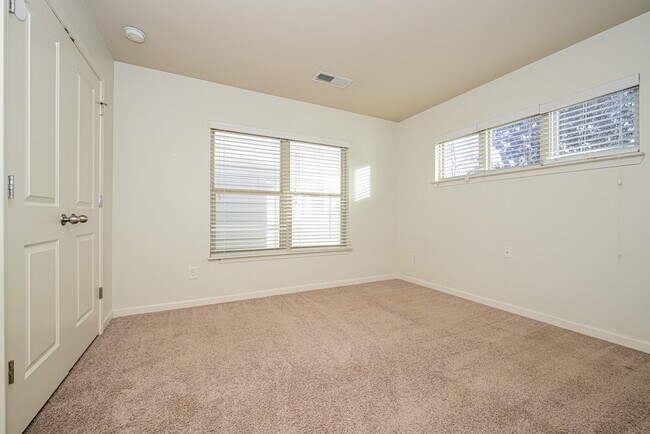 Building Photo - 185 Stillwood Dr