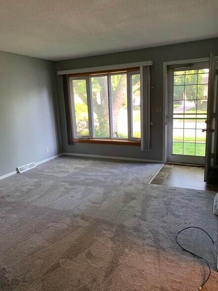 Building Photo - 1044 Rainbow Blvd