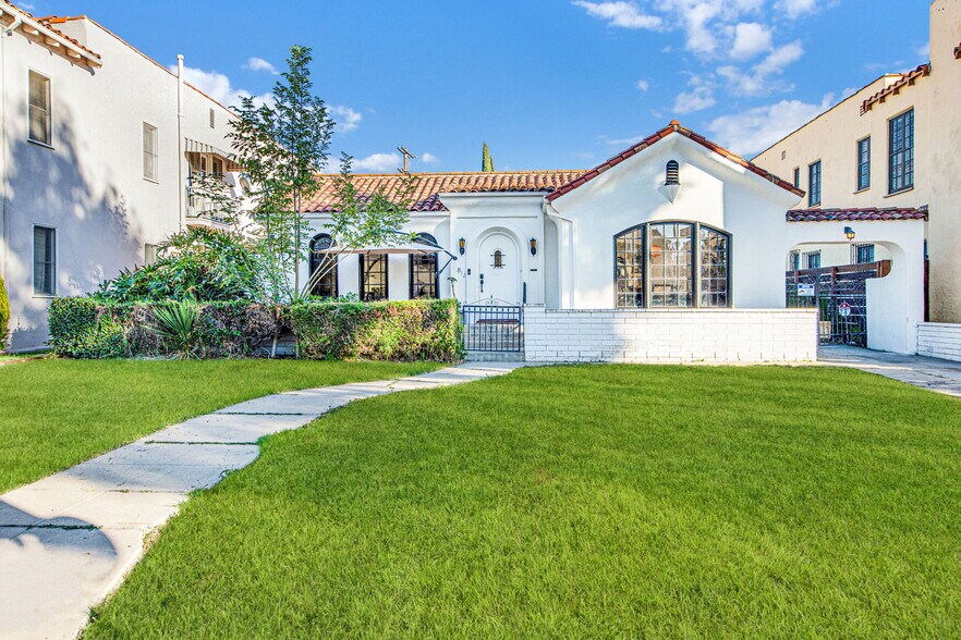 Primary Photo - 812 S Curson Ave
