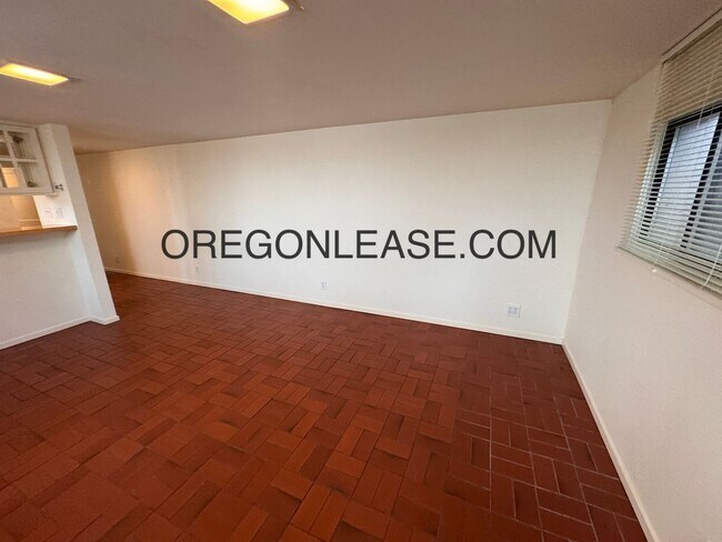 Building Photo - Large One bedroom downtown Eugene Apartment