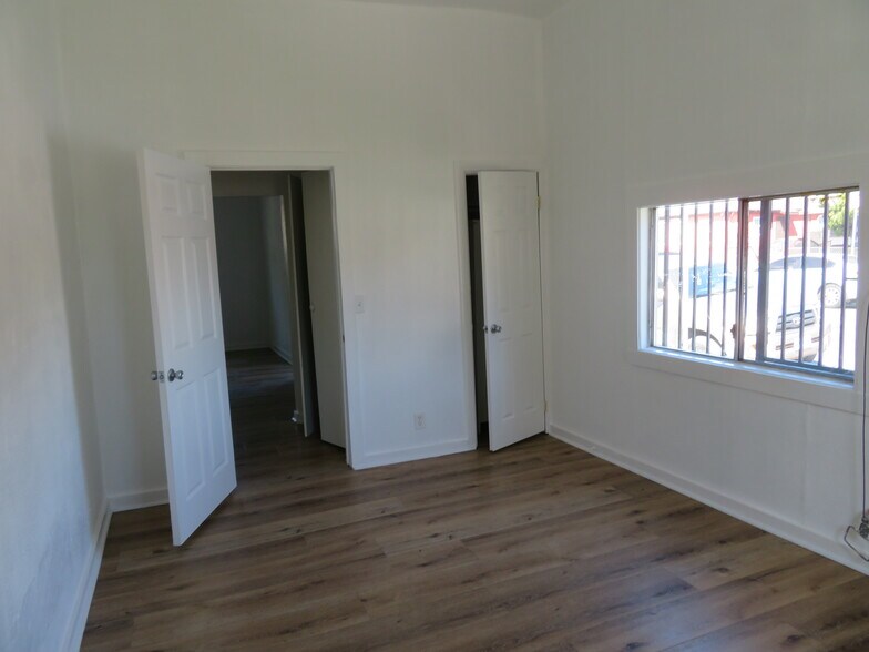 Building Photo - 154 E Colden Ave