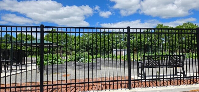 Building Photo - 109 Green Hill Pkwy