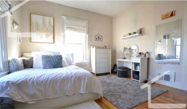 Building Photo - Top-notch and Unique apartment