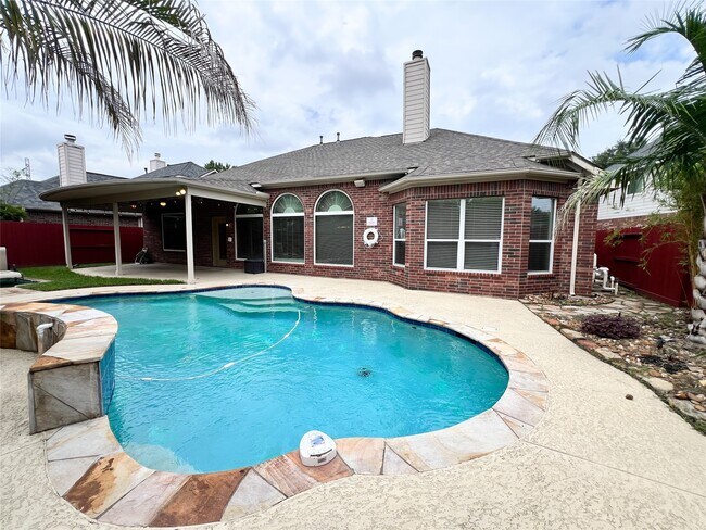 Building Photo - 2215 Dorman Ct