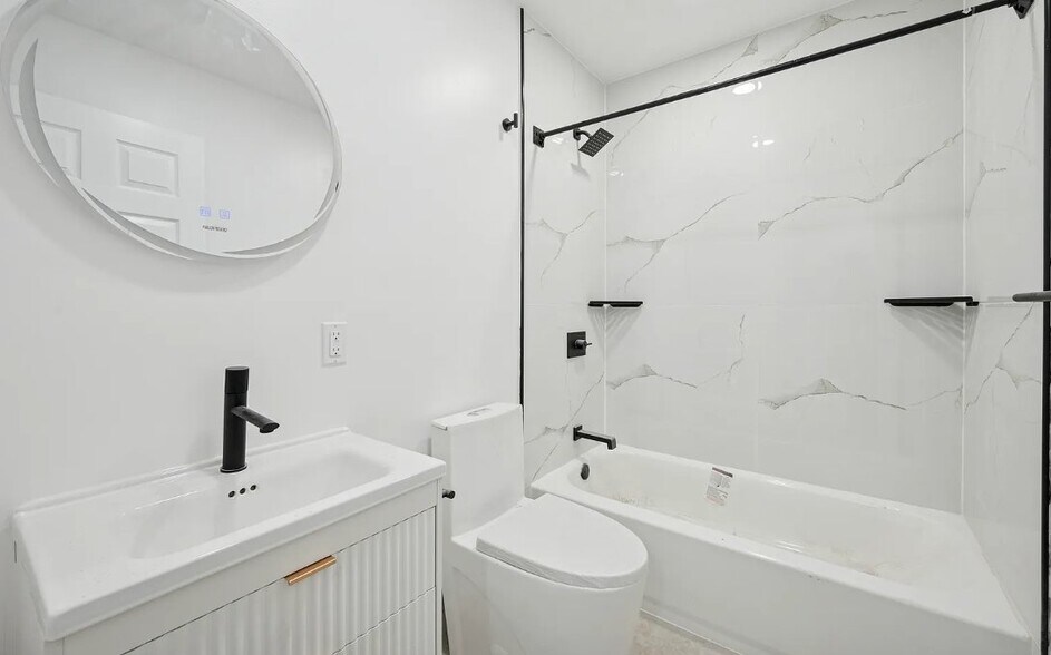 Building Photo - 51 Farson St