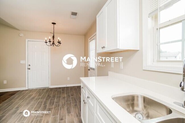 Building Photo - 3 Bedroom Pet-Friendly Home in CARTERSVILL...