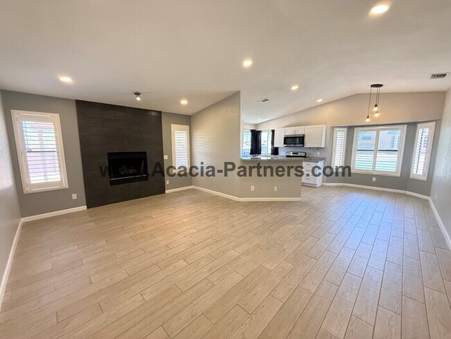Building Photo - Three bedroom home with spacious great room