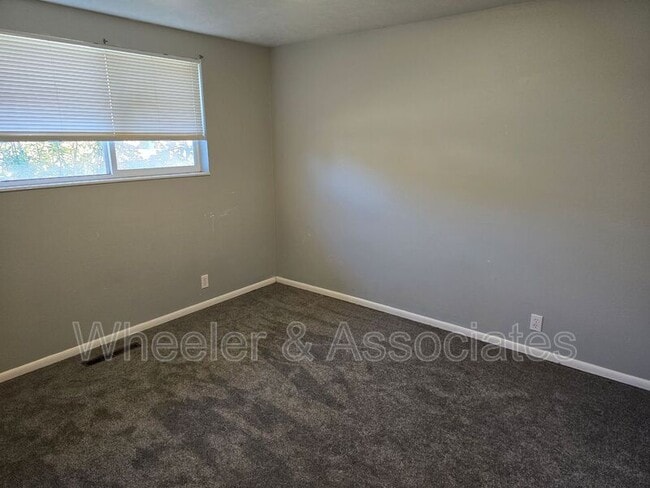 Building Photo - 411 Forbes Ave W