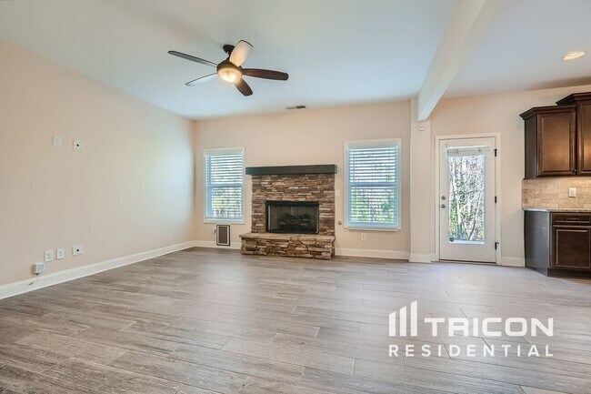 Building Photo - 922 Ashton Park Dr SW