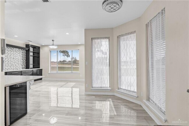 Building Photo - 27 Los Lagos Dr