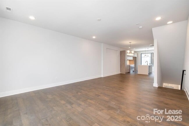 Building Photo - 1225 Minter Pl