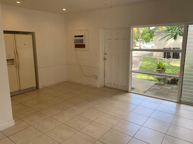 Living Room Into Kitchen - 320 SW 21st St