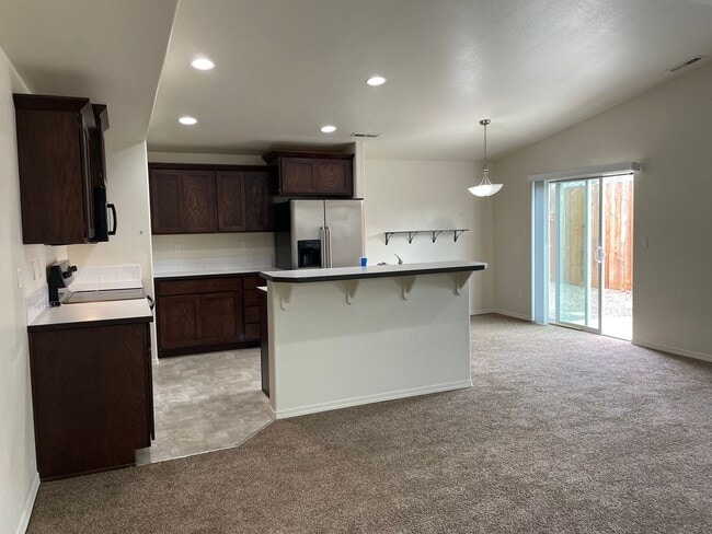 Building Photo - Very Nice 2 Story 3 Bedroom 2.5 Bath Home-...