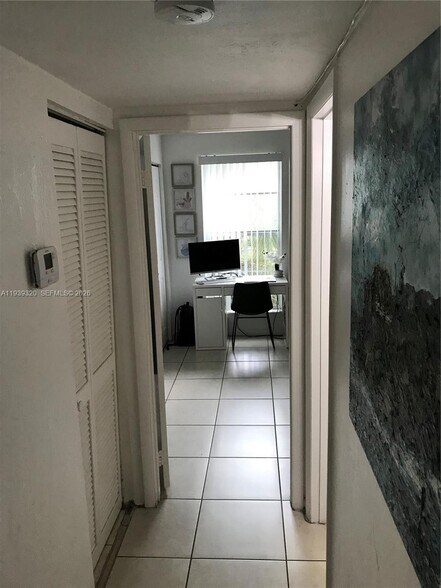 Building Photo - 10353 N Kendall Dr