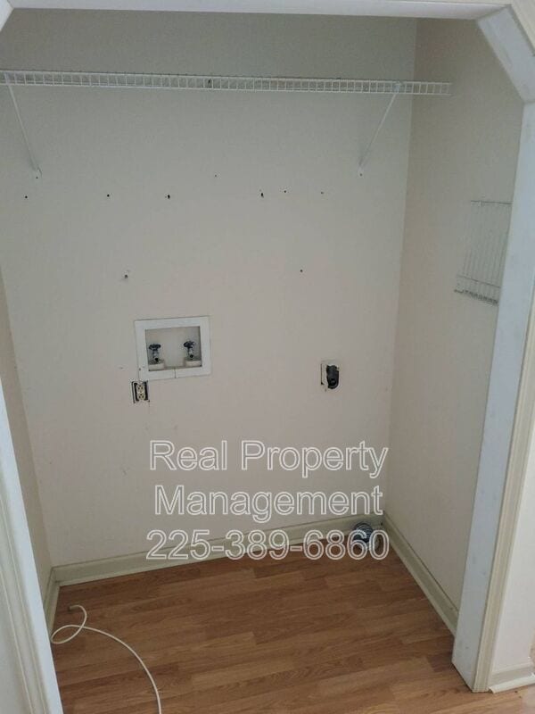 Building Photo - 1208 N Willow Ave