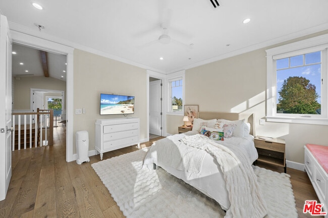 Building Photo - 12345 Huston St