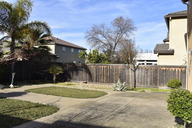 Building Photo - 4024 Weathervane Way