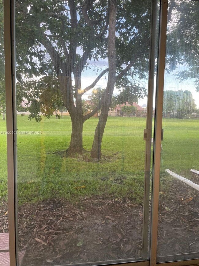 Building Photo - 3141 N Palm Aire Dr