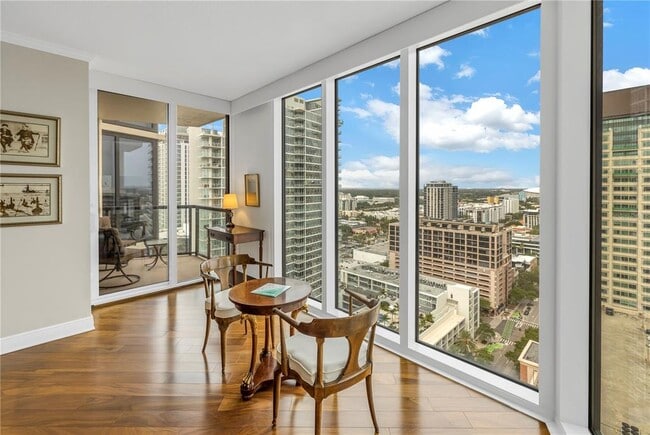 Building Photo - 1 Beach Dr SE