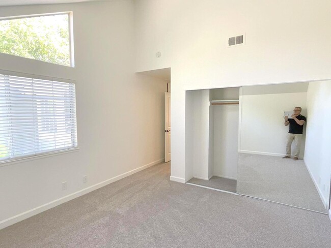 Building Photo - Wonderful Townhome In Walnut Creek Near He...