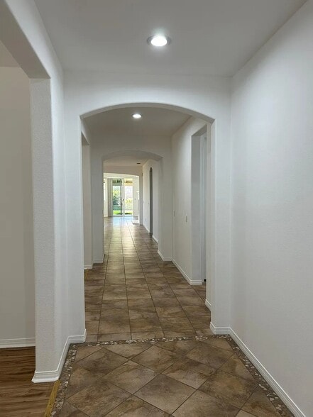 Building Photo - 40750 Hilton Head Ct