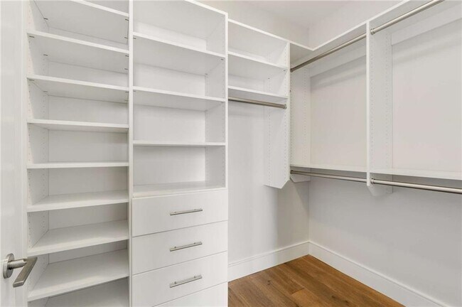 Building Photo - 3376 Peachtree Rd NE