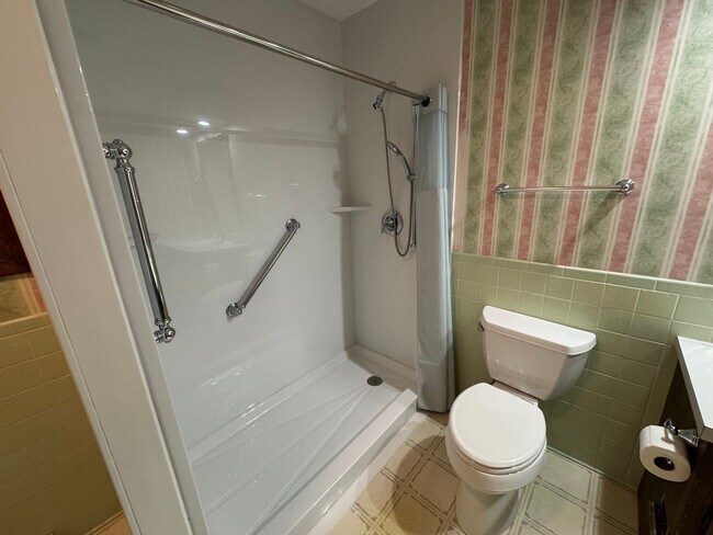 Building Photo - 3 bedroom 2 bath home with a bonus room in Davenport