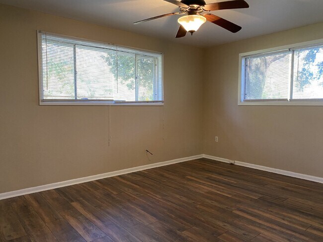 Building Photo - Charming 2 Bedroom Rental with Wood Floors in Port Allen!