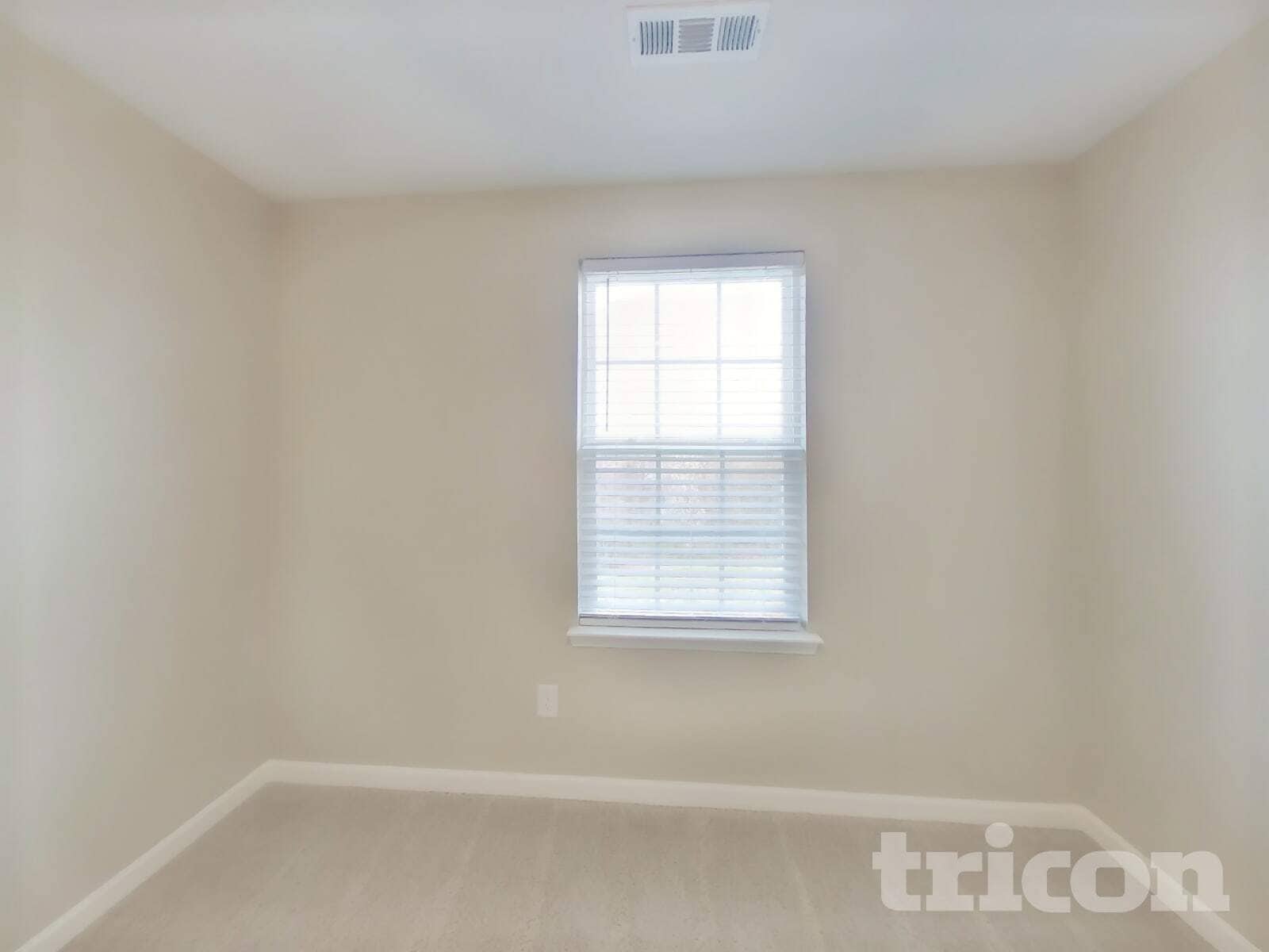 Building Photo - 704 Finse Dr