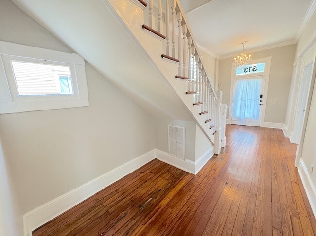 Building Photo - 313 W 33rd St