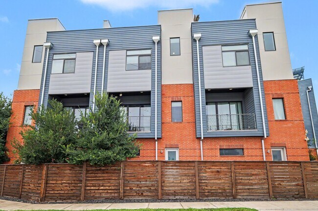 Building Photo - 1606 N Hackberry St