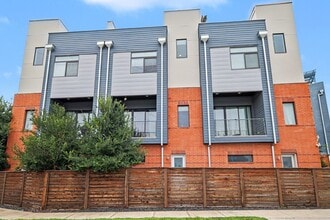 Building Photo - 2 Week Free Move-In Incentive! Modern Downtown SA Townhome | Rooftop Balcony, Private Garage & Al...