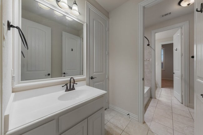Building Photo - 109 Meadowlands Dr