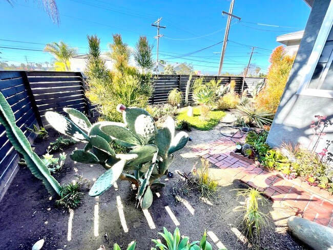 Building Photo - Newly Remodeled Home with HUGE Fenced Yard