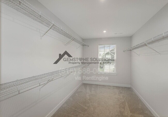 Building Photo - 3301 Somerset Ln