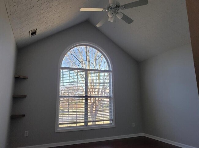 Building Photo - 2667 Leon Murphy Dr