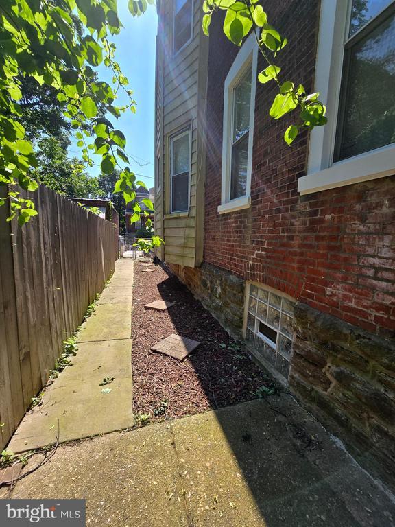 Building Photo - 5052 N Warnock St