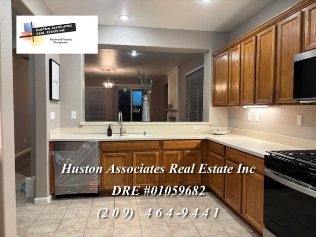 Building Photo - 1933 Cielito Dr