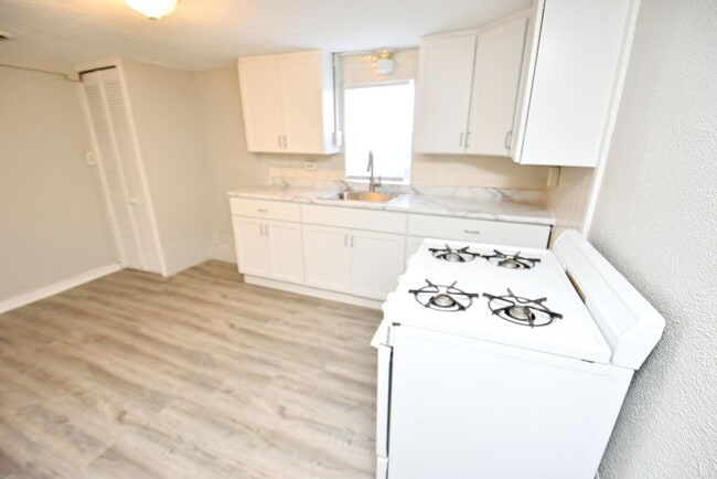 Building Photo - Mishawaka IN 2 bedroom home