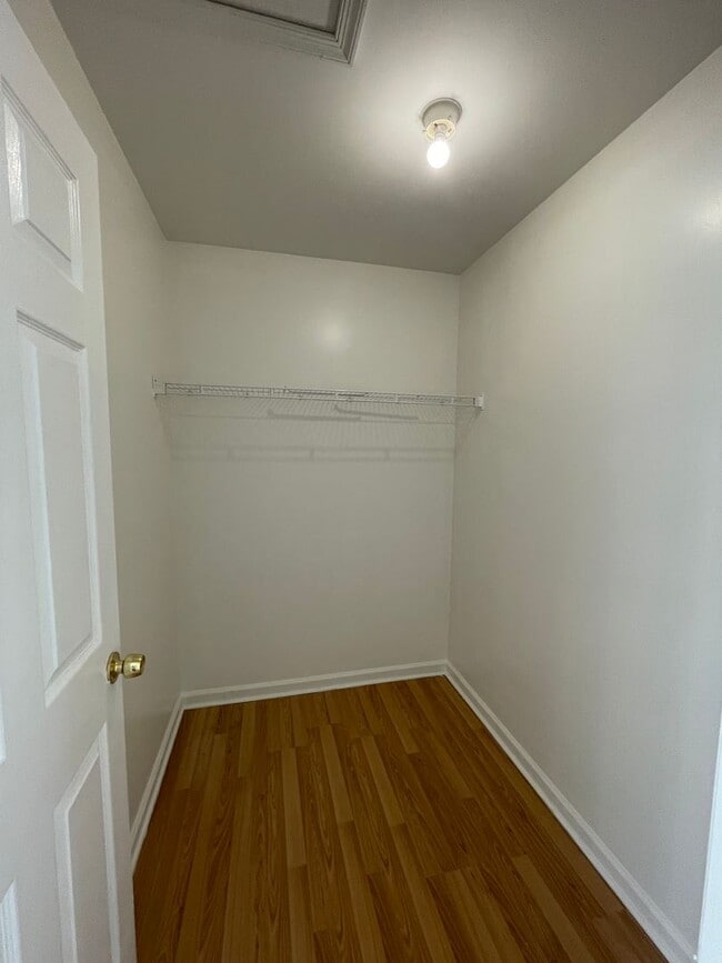 Building Photo - 106 Country Run Dr