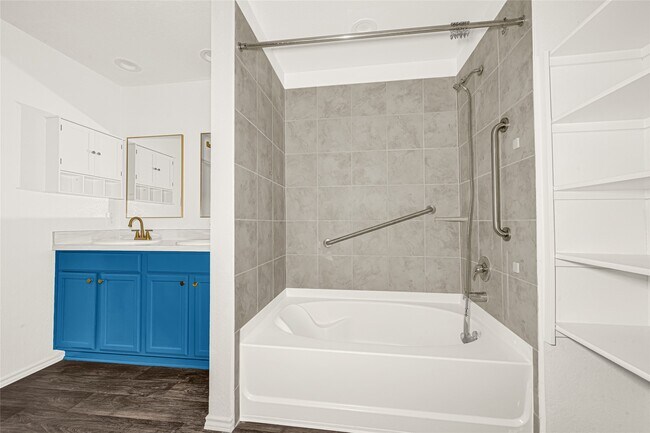 Building Photo - 2334 Spruce Clf Ln